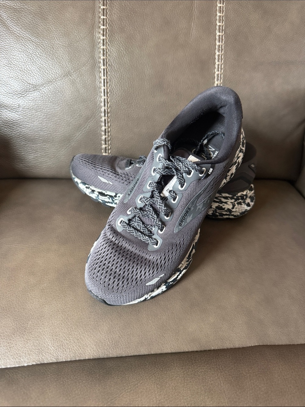 Brooks Ghost 15 Athletic Shoes with Speckled Midsole